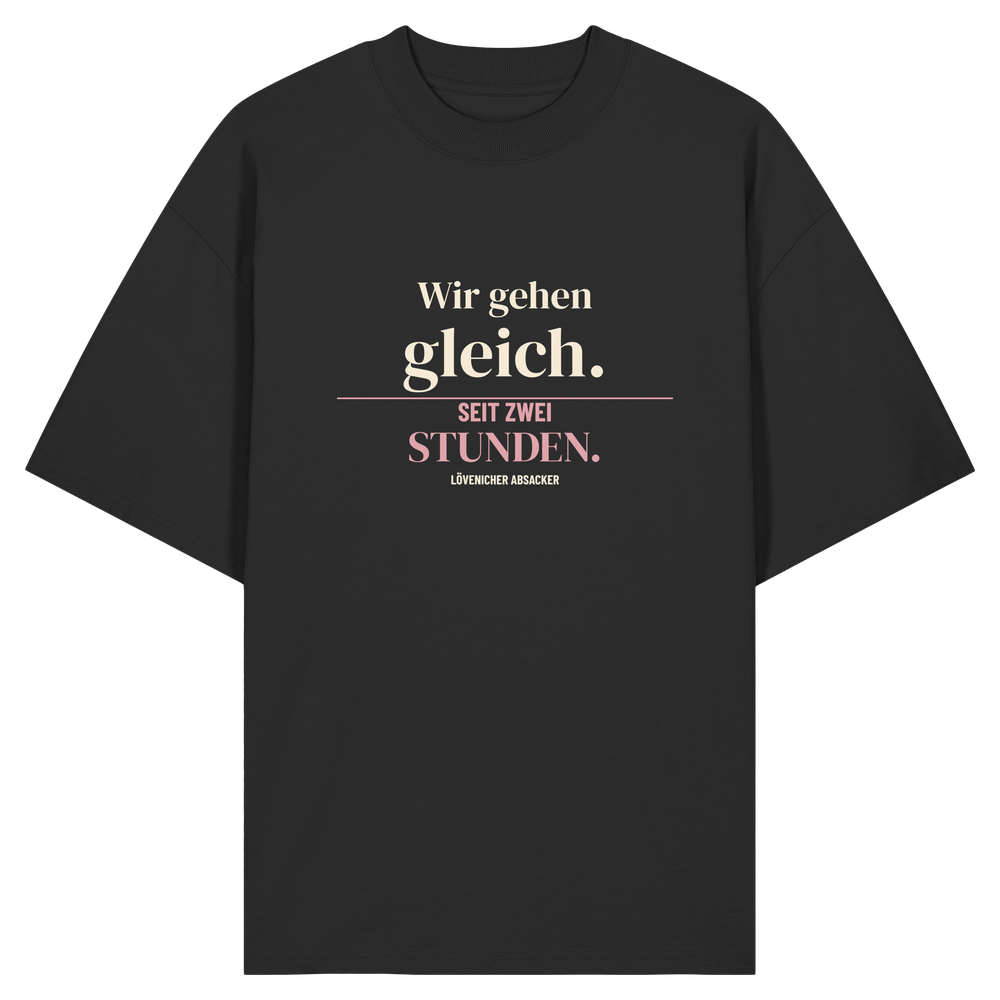 Wir gehen gleich. Seit zwei Stunden. | Unisex Oversize-Shirt