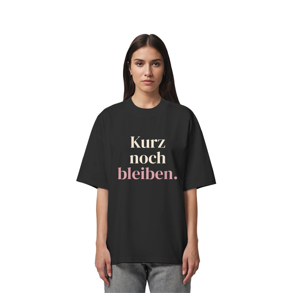 Kurz noch bleiben. | Unisex Oversize-Shirt – Bild 2